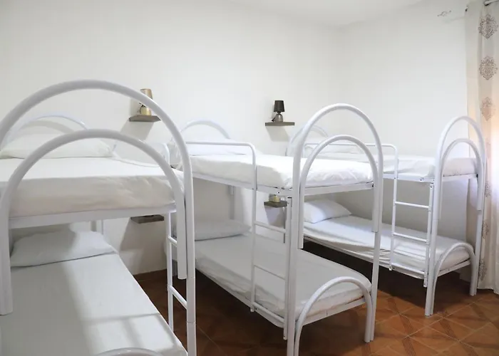 First Auberge de jeunesse *